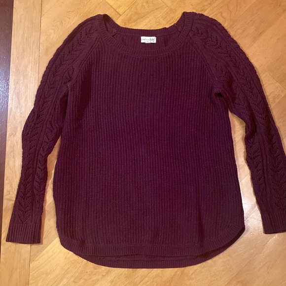 Woman’s burgundy sweater - Picture 1 of 5